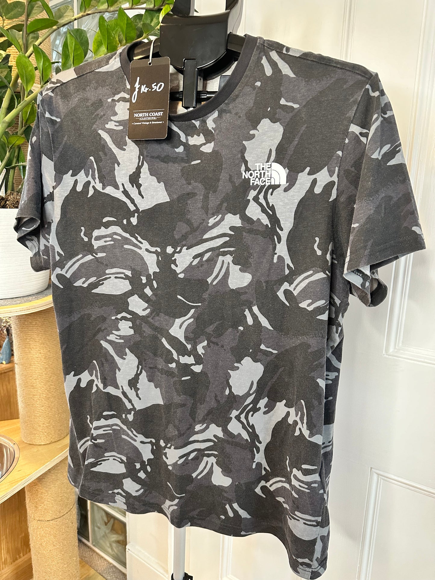 The North Face Camo T-shirt Men’s Medium