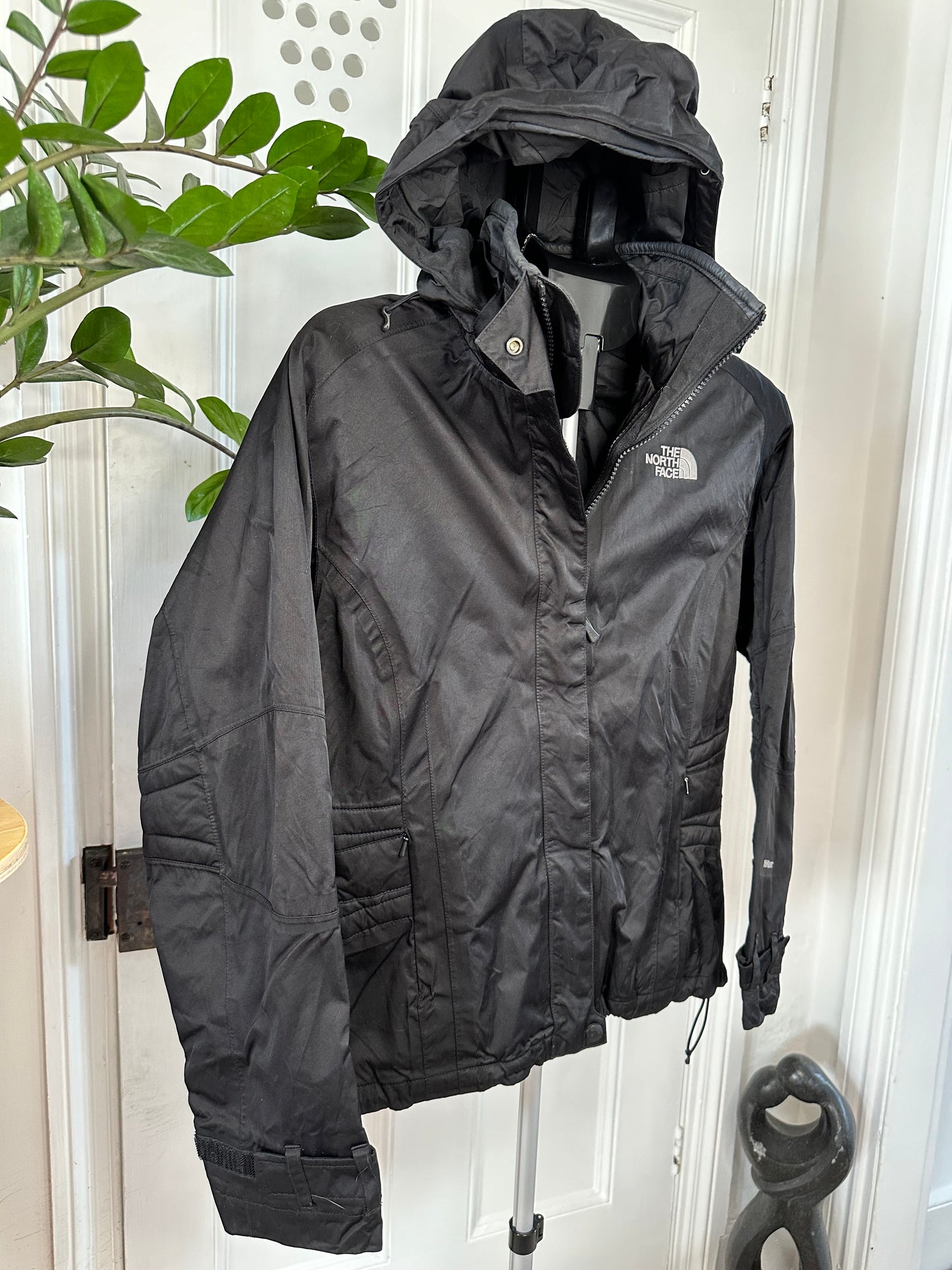 The North Face HyVent Jacket in Black Women’s size Small
