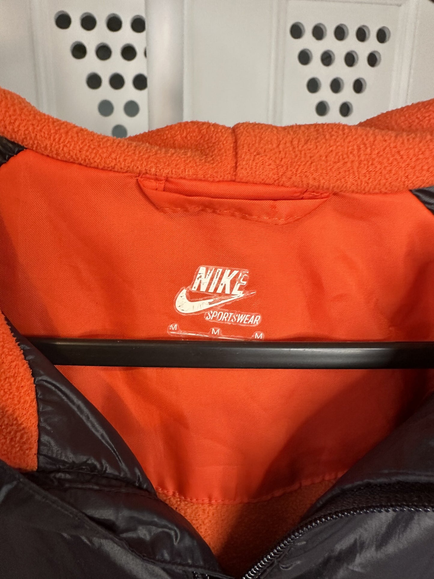 Nike Sportswear Women’s Fleece-Lined Hooded Windbreaker Black/Orange – Medium