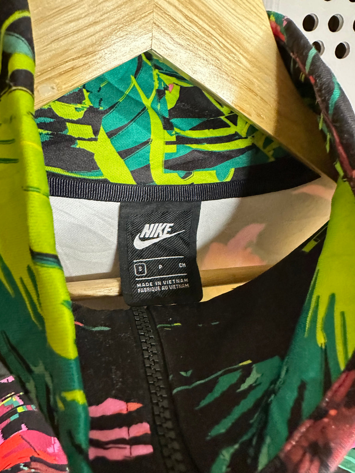 Nike Sportswear Tropical Floral Track Jacket – Black/Multi – Relaxed Size Small