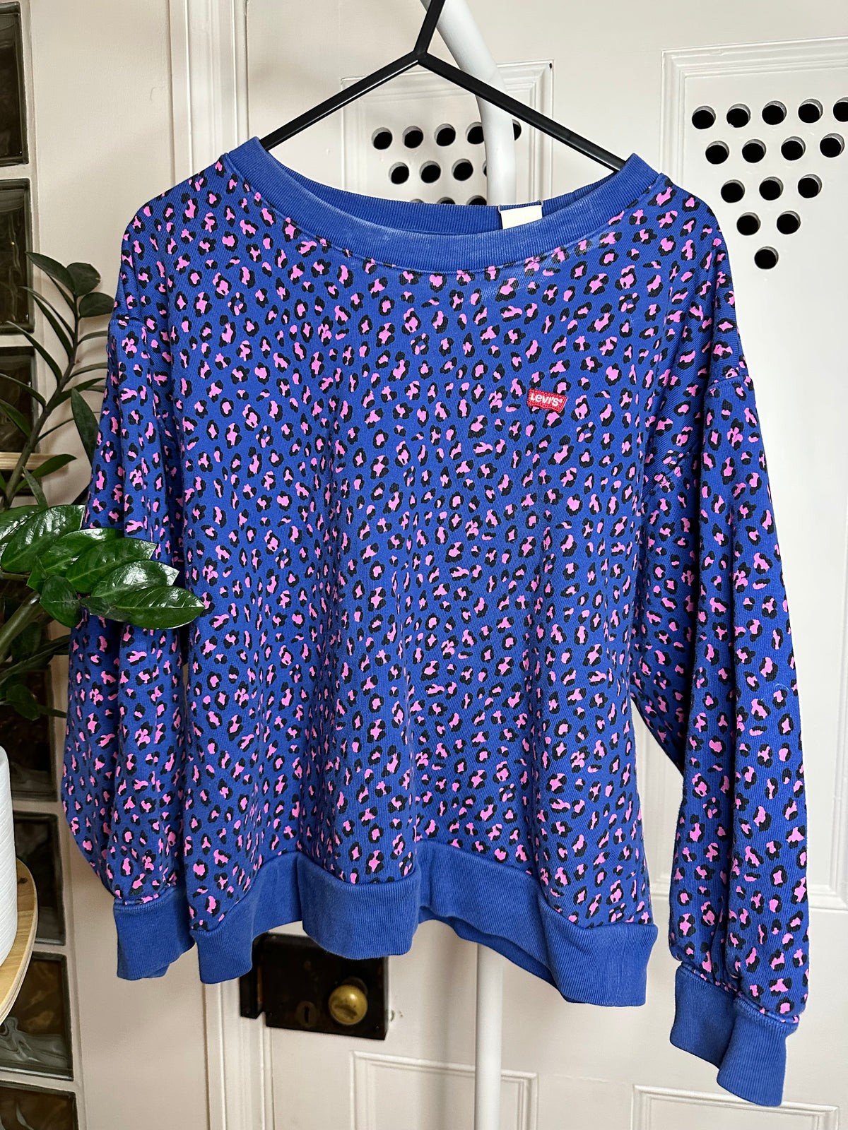 Levi’s Leopard Print Sweatshirt – Blue & Pink – Size S