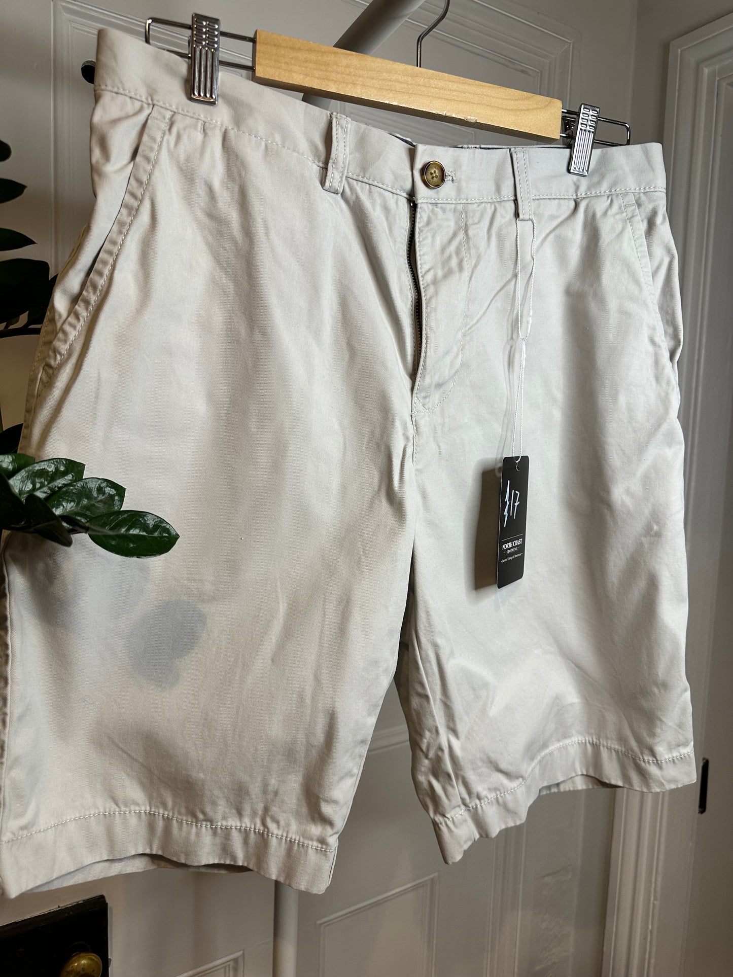 Tommy Hilfiger Beige Chino Shorts - 32 Waist