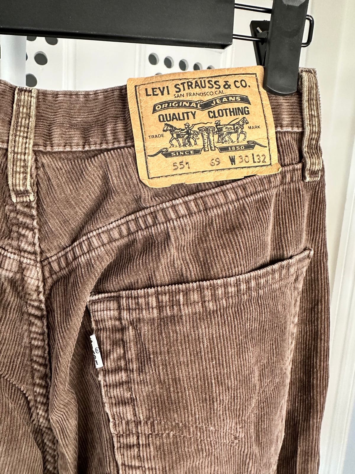 Levi’s 551Z Authentic Straight Corduroy Trousers – Brown – W30 L32