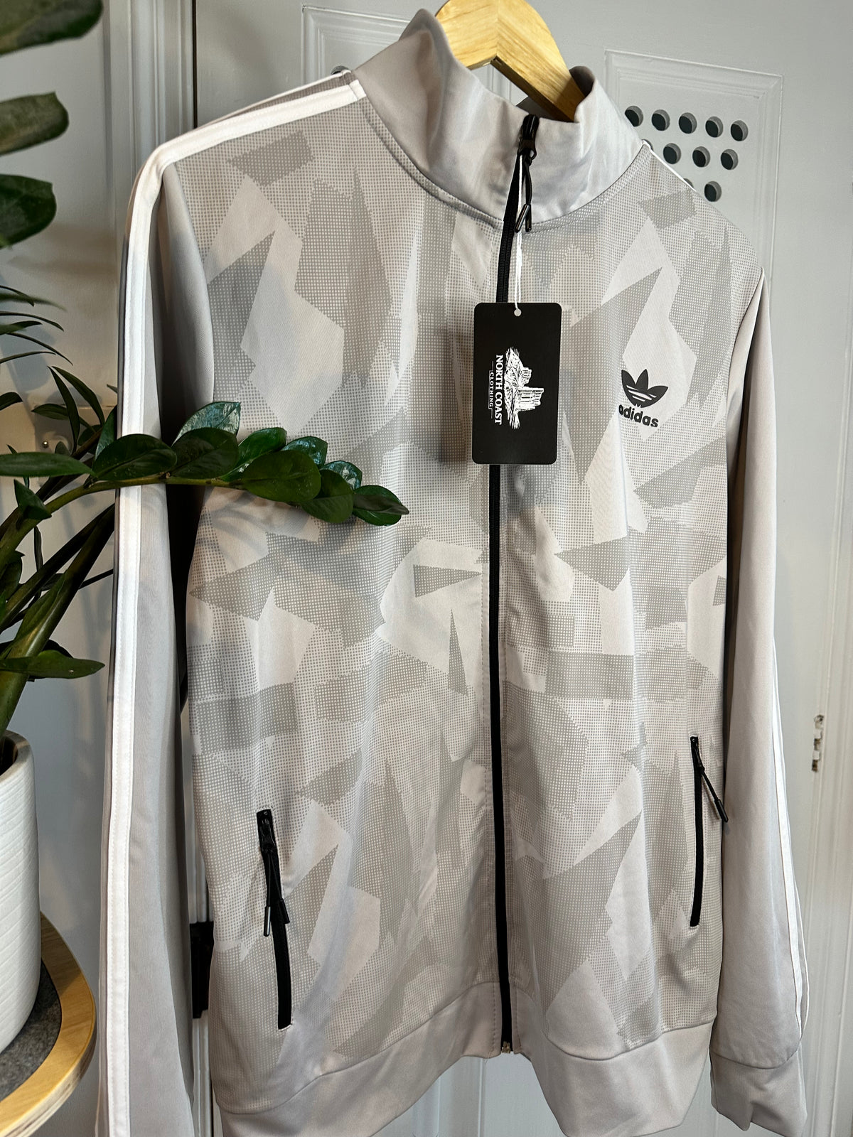 Adidas Originals Men’s Graphic Track Jacket – Grey/White – Size L