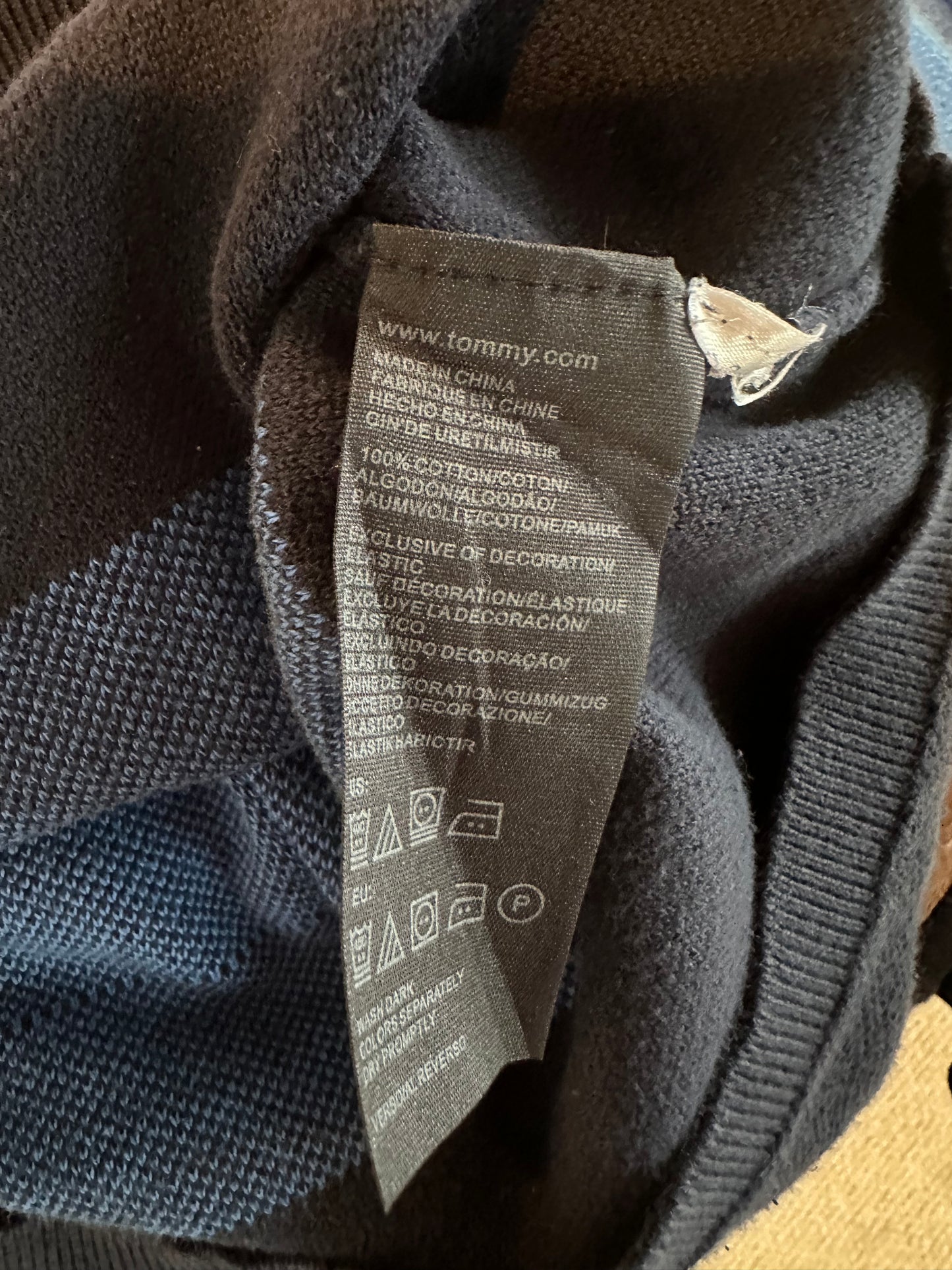 Tommy Hilfiger V-neck Sweater Medium