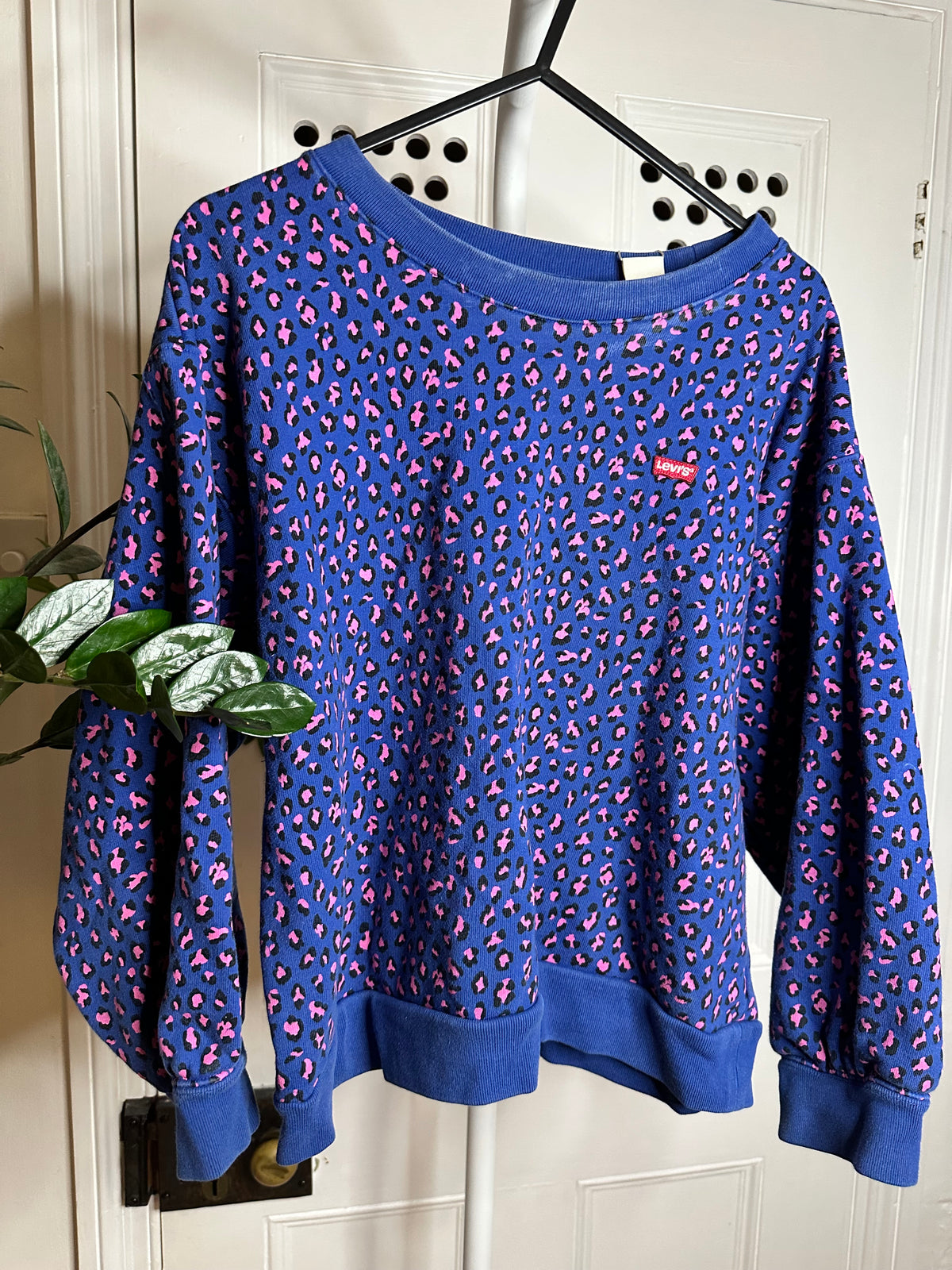 Levi’s Leopard Print Sweatshirt – Blue & Pink – Size S