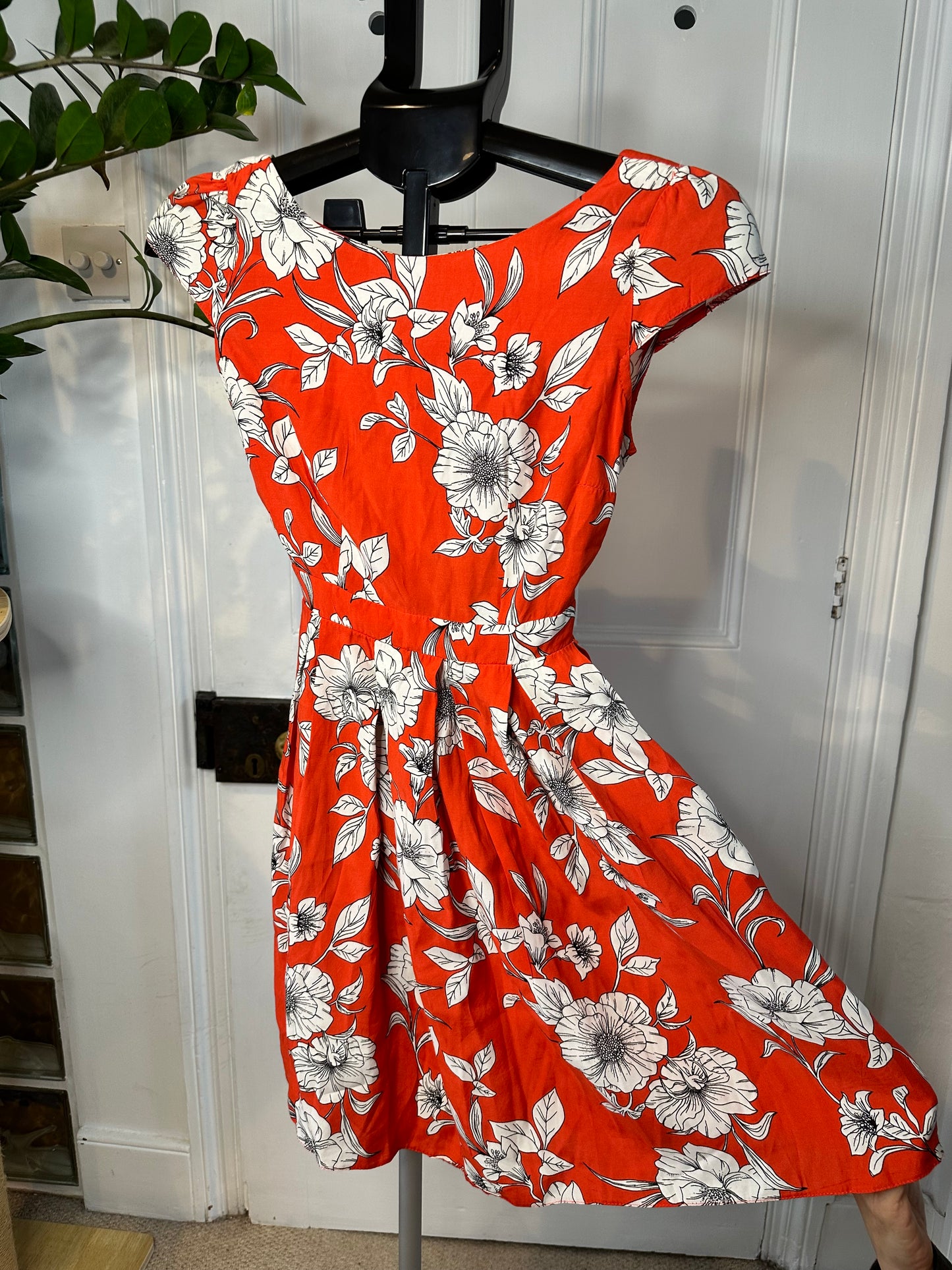 Summer Lightweight Midi Dress in a Women’s Small - Red / White Floral Design