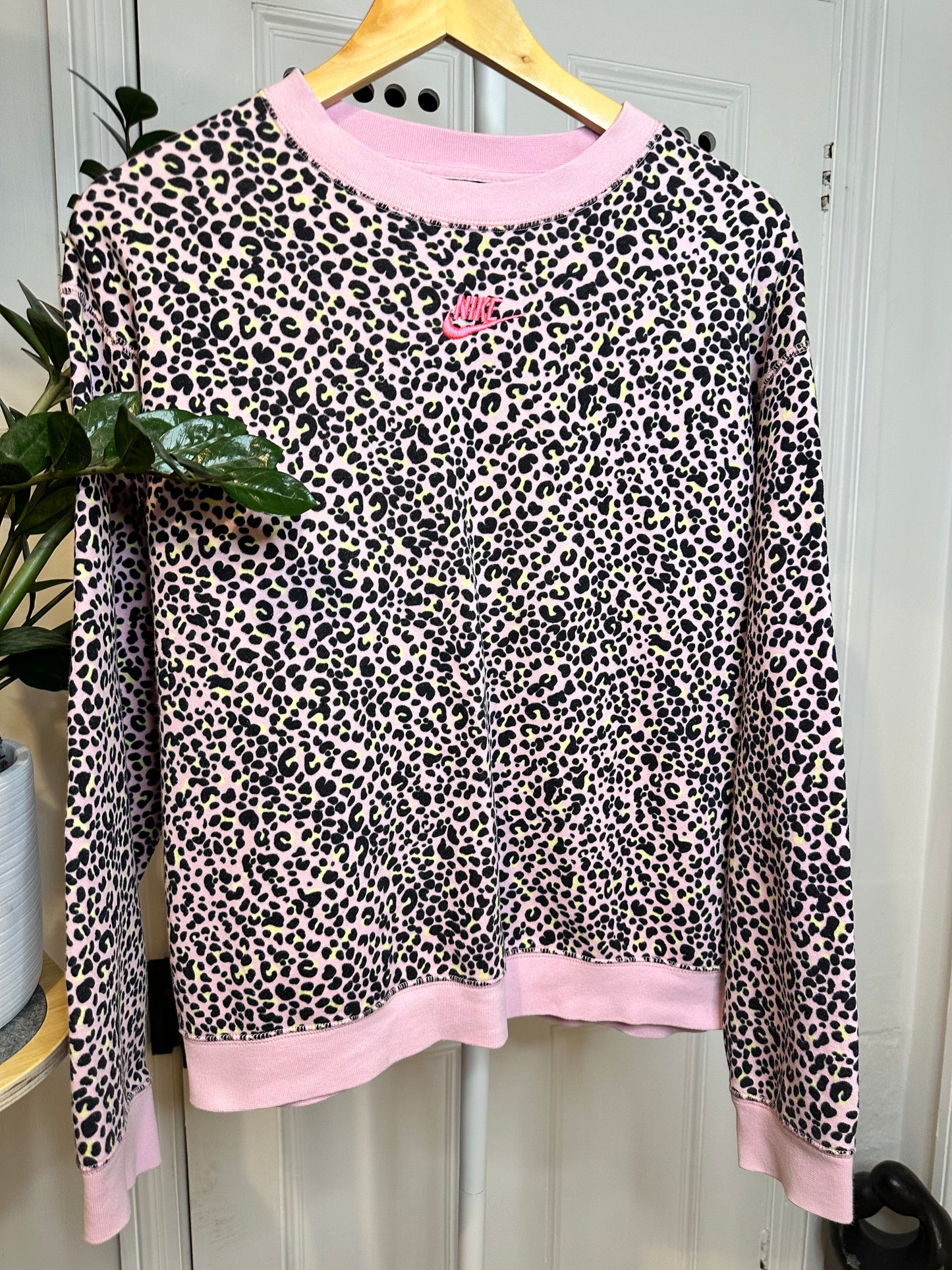 Nike Leopard Print Sweatshirt Jumper in Pink & Black - Women’s Large / Medium Loose Fit