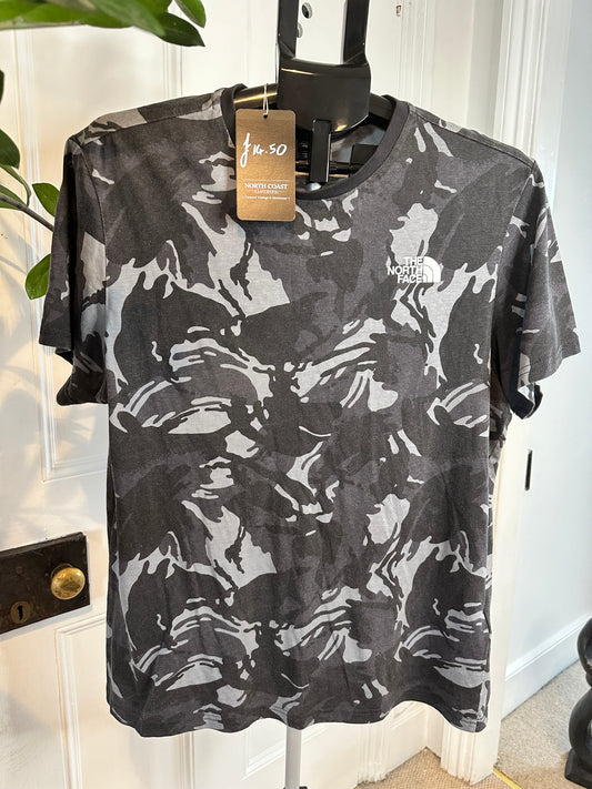 The North Face Camo T-shirt Men’s Medium