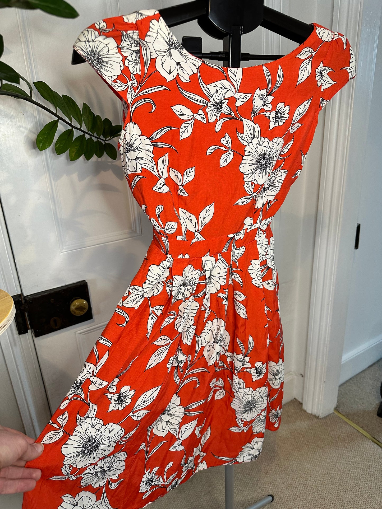 Summer Lightweight Midi Dress in a Women’s Small - Red / White Floral Design