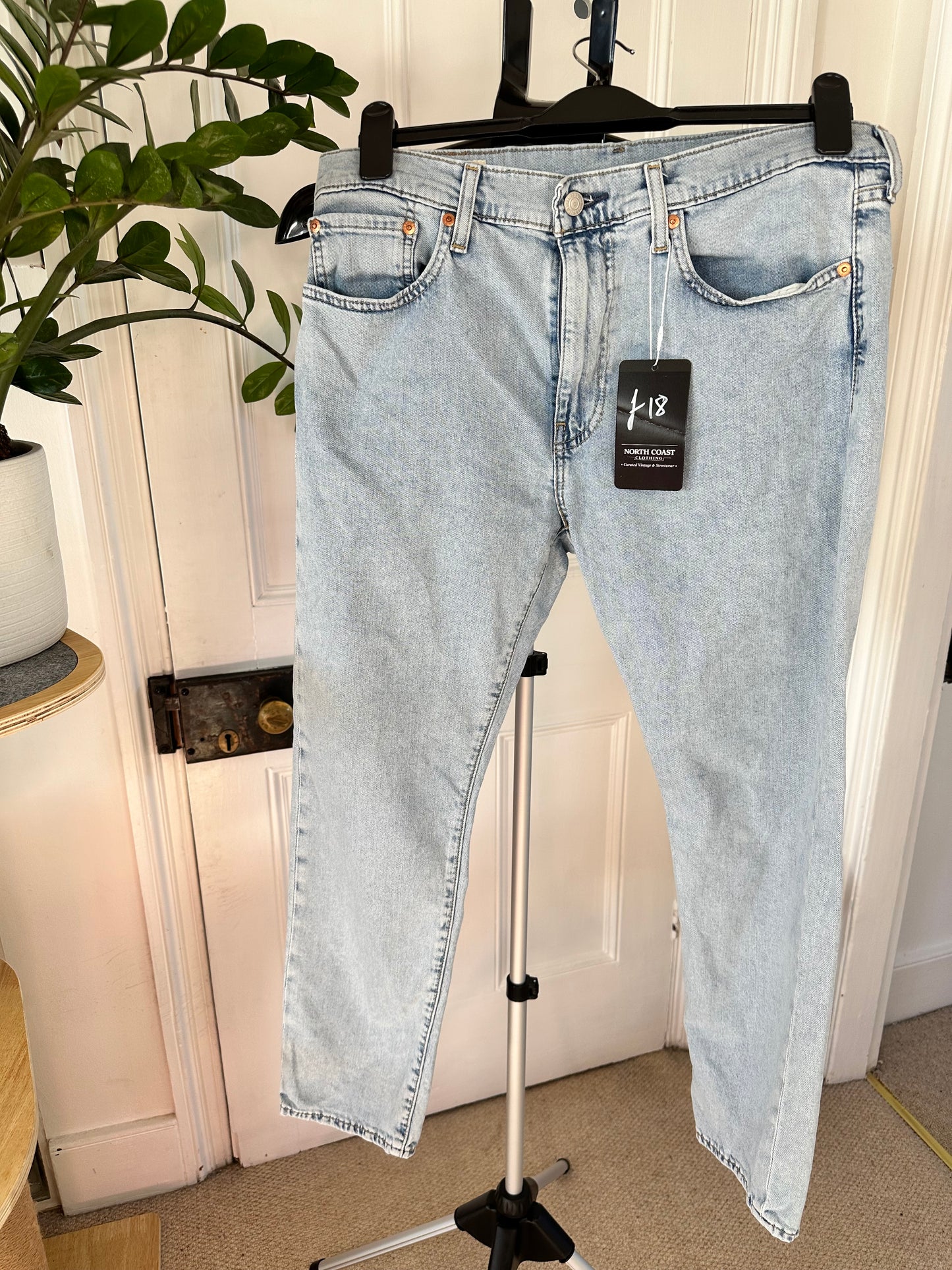 Levi’s Light Wash Jeans - W33 x L30