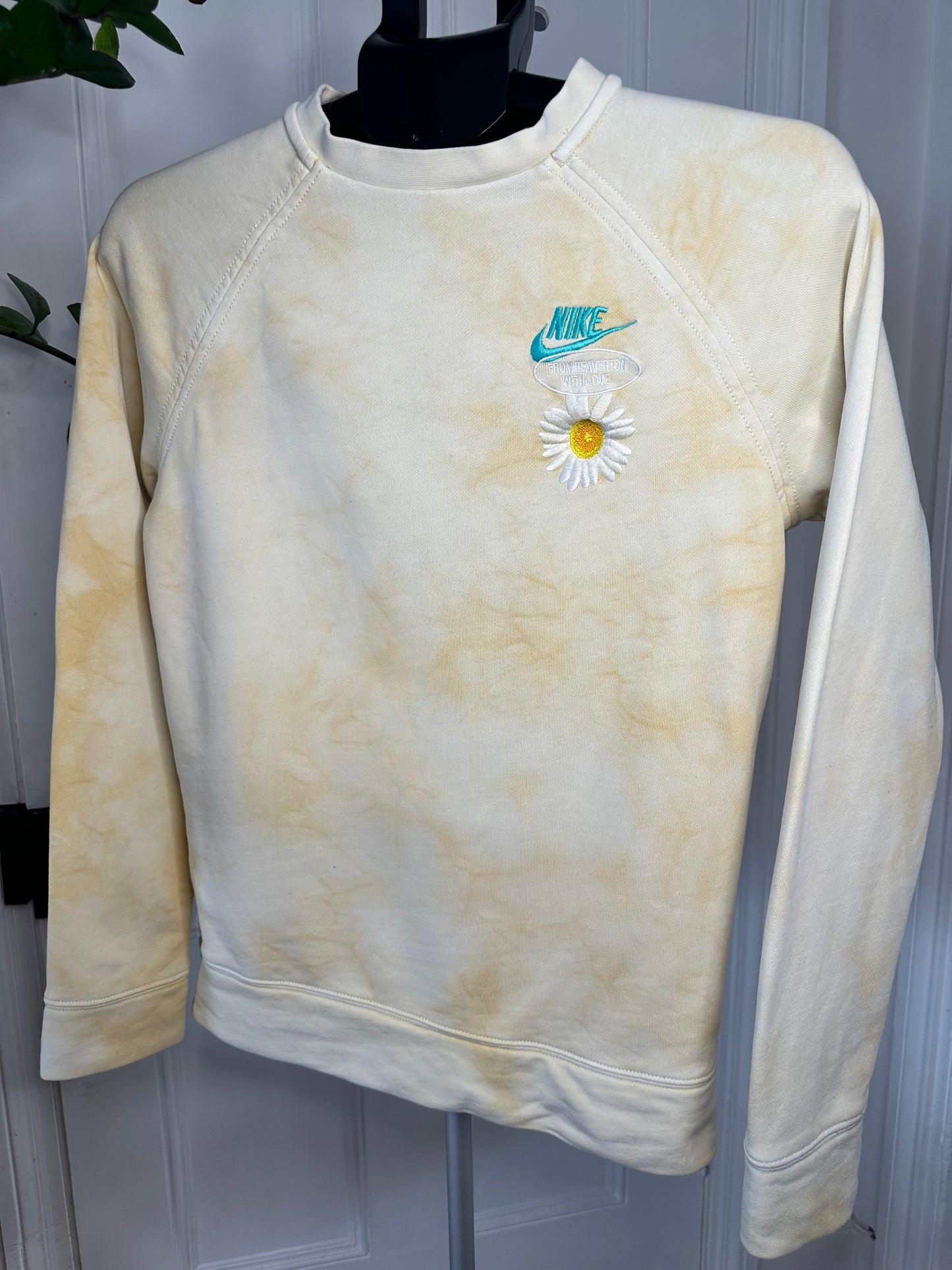 Nike Tie Dye Flower Sweatshirt Women’s Small - Yellow White