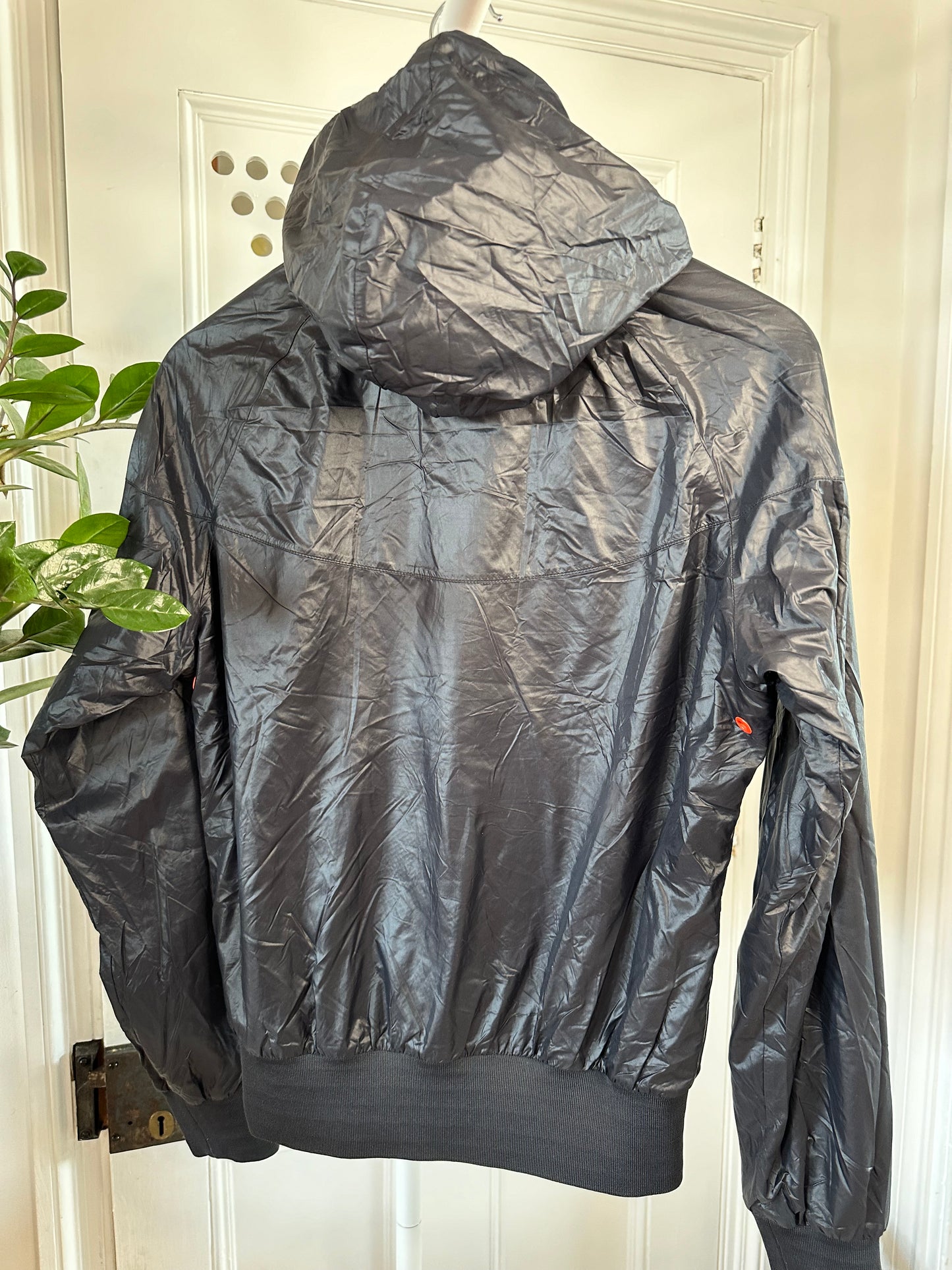 Nike Black Lightweight Hooded Jacket – Orange Fleece Lined – Size M