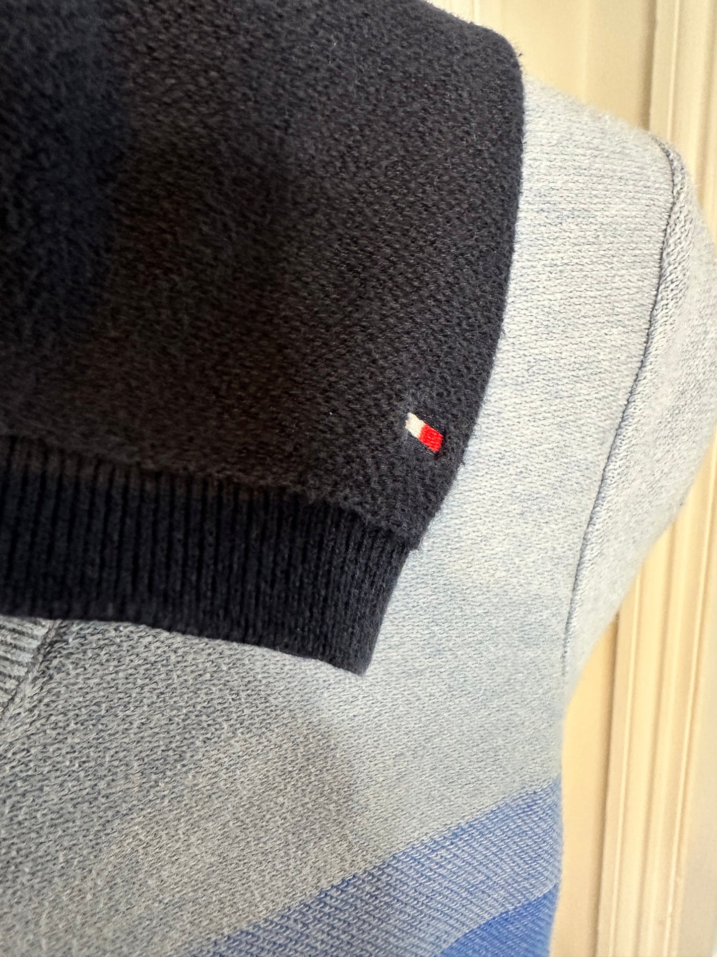 Tommy Hilfiger V-neck Sweater Medium