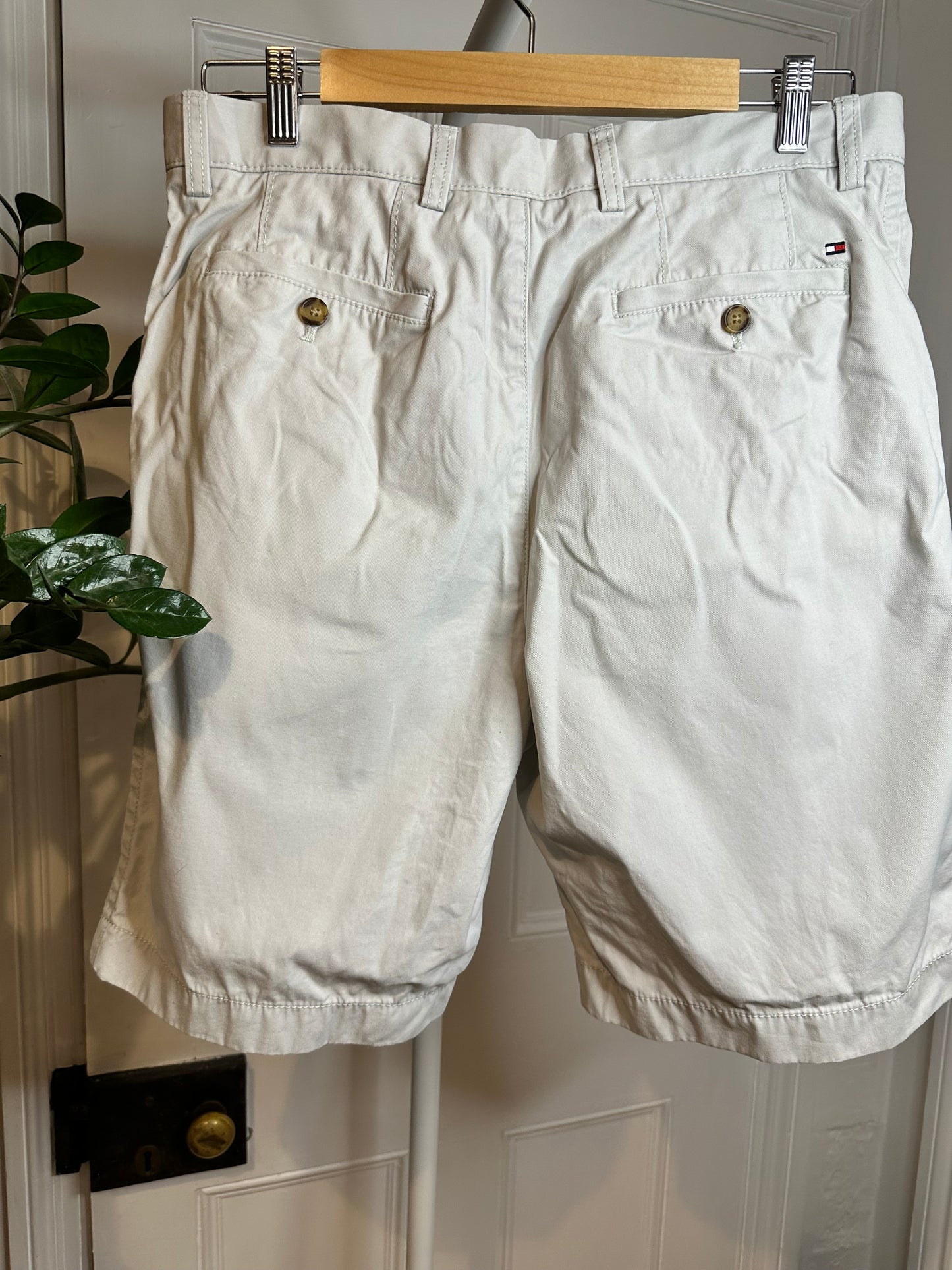 Tommy Hilfiger Beige Chino Shorts - 32 Waist