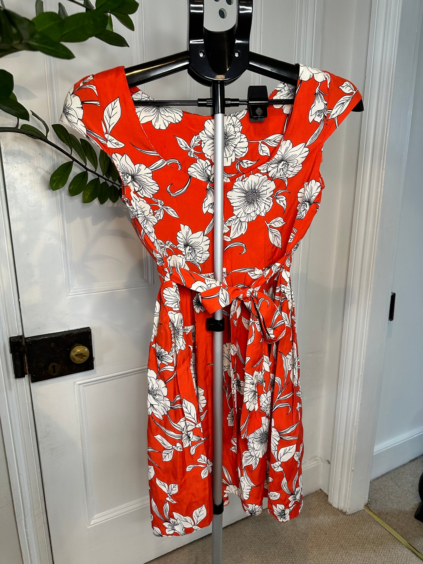 Summer Lightweight Midi Dress in a Women’s Small - Red / White Floral Design