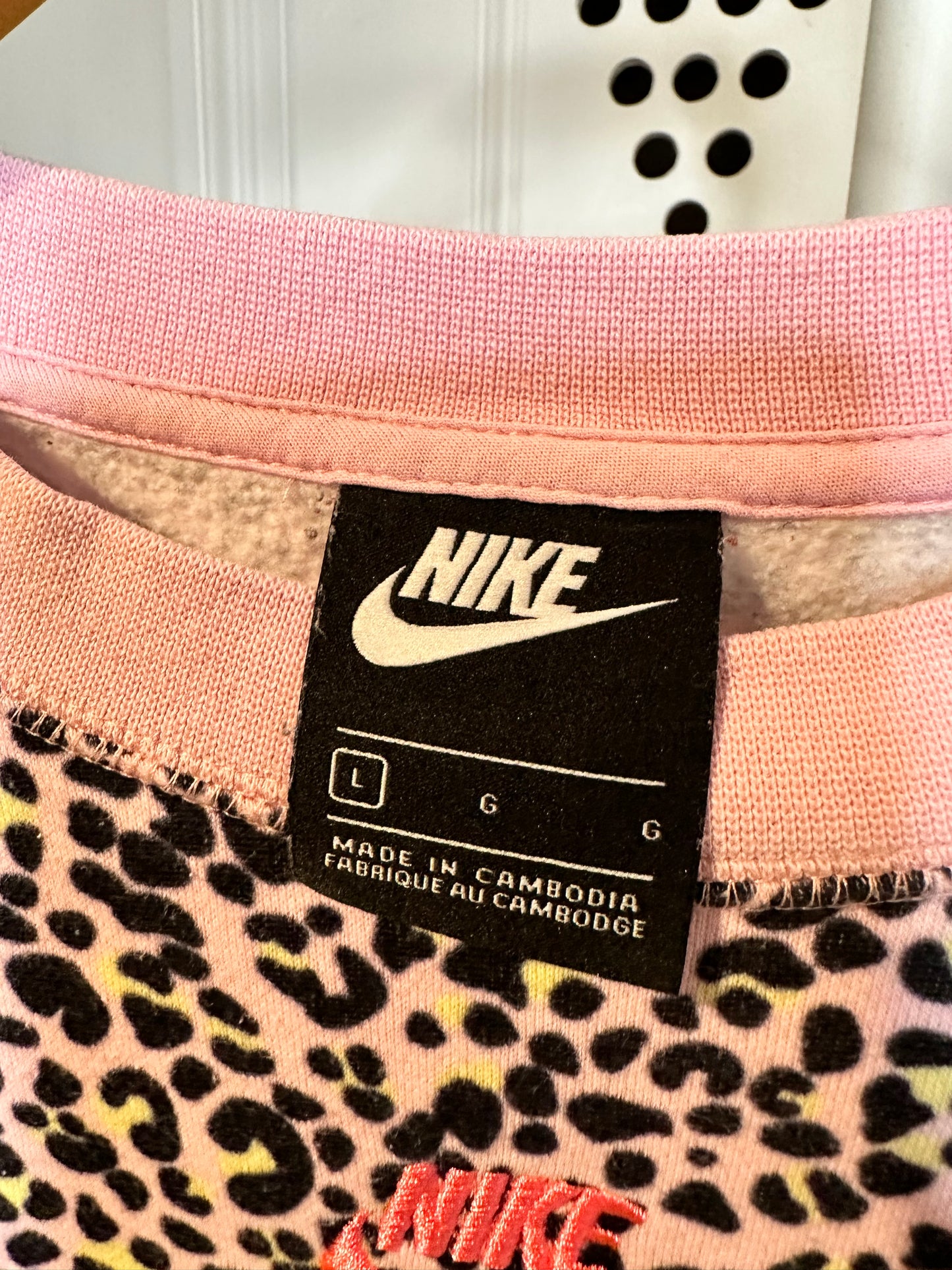 Nike Leopard Print Sweatshirt Jumper in Pink & Black - Women’s Large / Medium Loose Fit