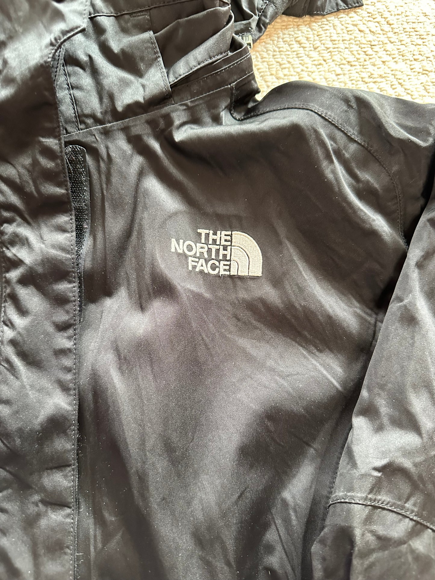 The North Face HyVent Jacket in Black Women’s size Small