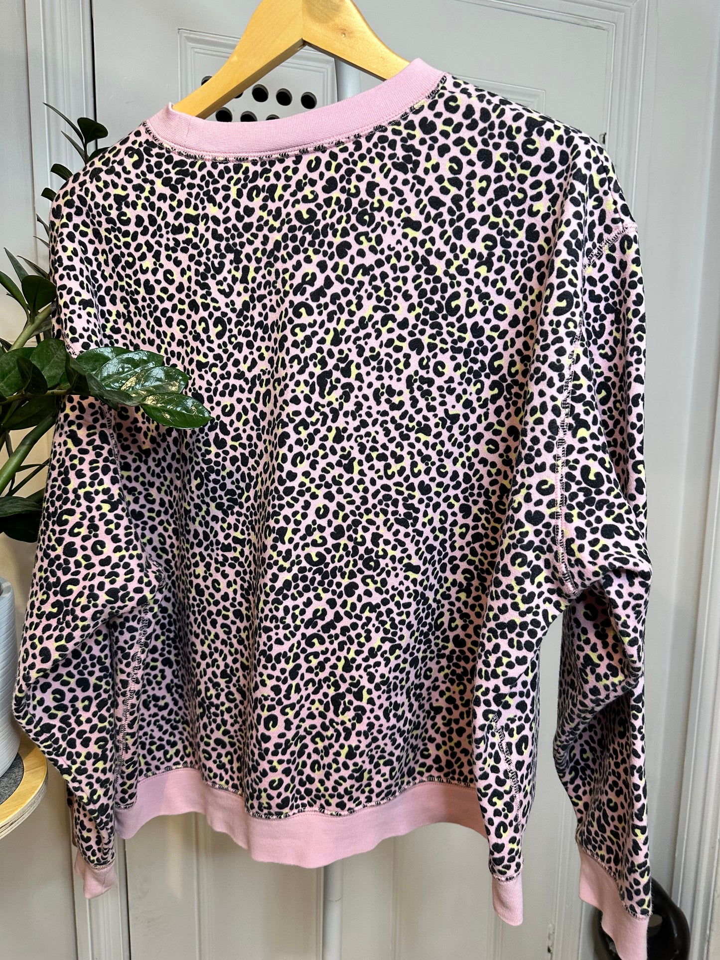 Nike Leopard Print Sweatshirt Jumper in Pink & Black - Women’s Large / Medium Loose Fit