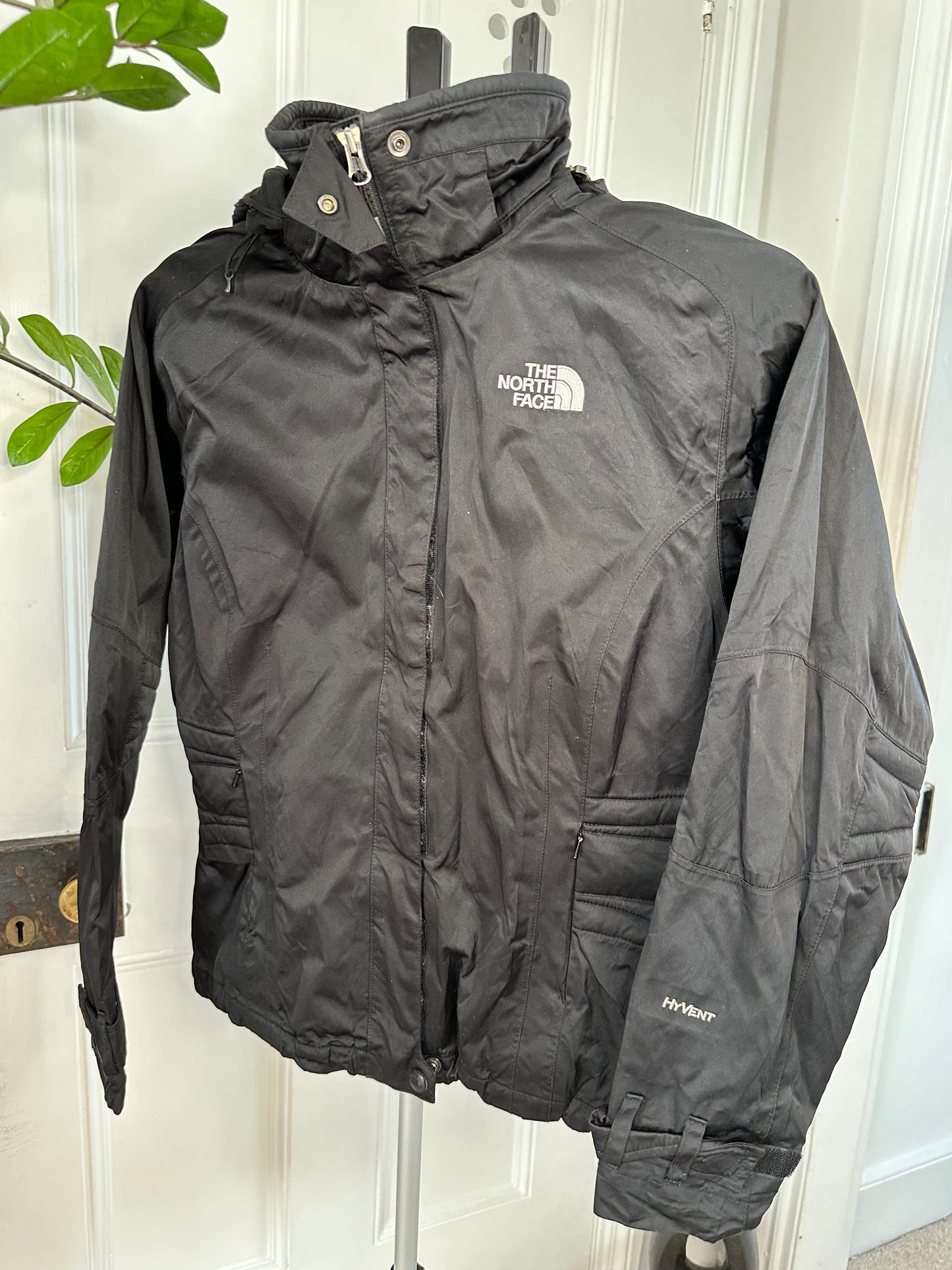 The North Face HyVent Jacket in Black Women’s size Small