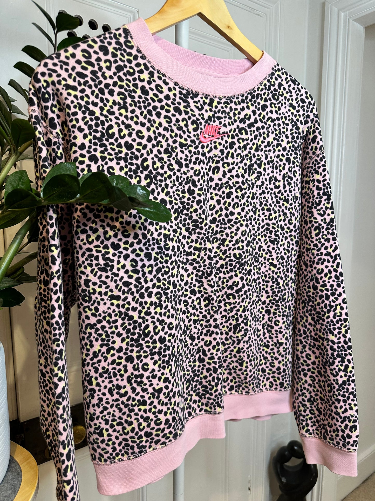 Nike Leopard Print Sweatshirt Jumper in Pink & Black - Women’s Large / Medium Loose Fit