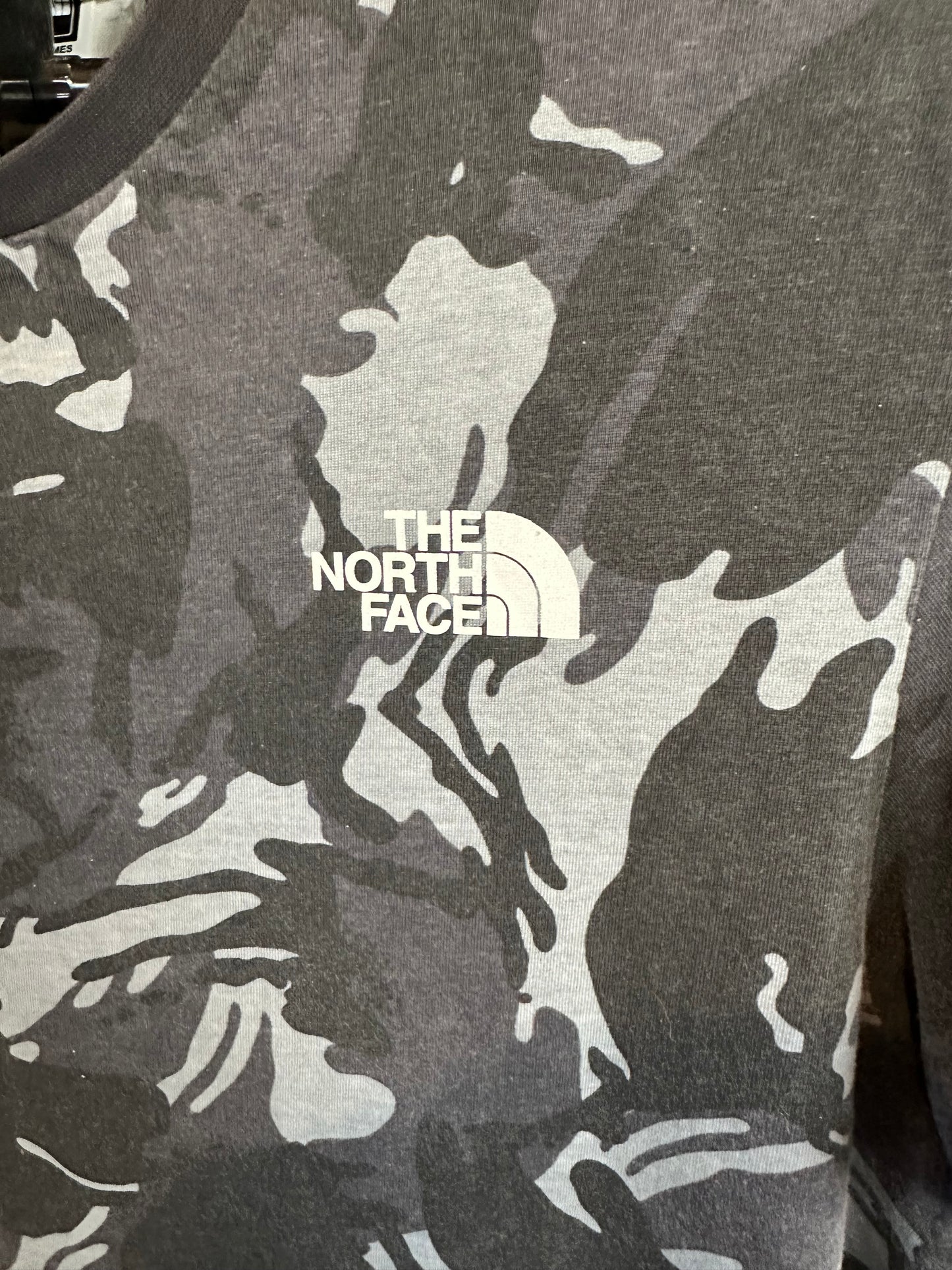 The North Face Camo T-shirt Men’s Medium