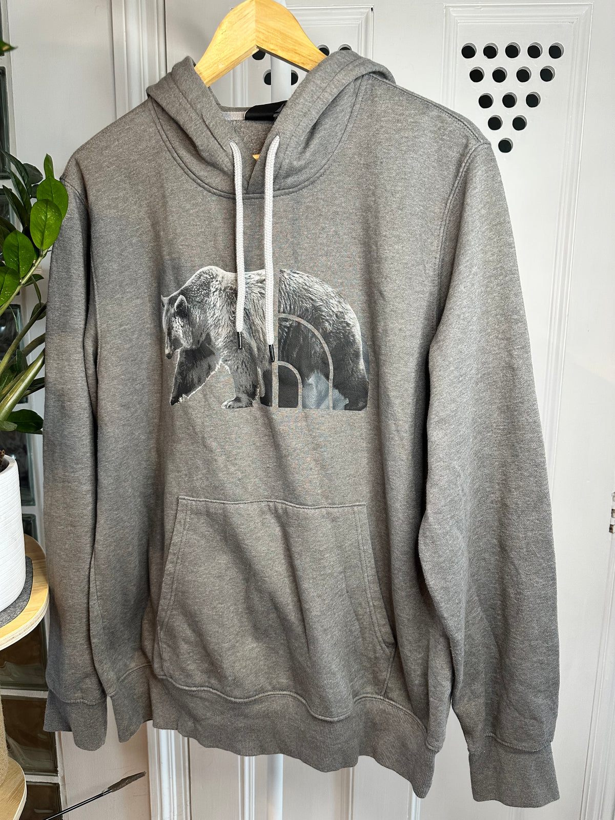 The North Face Bear Graphic Hoodie – Grey – Men’s Large